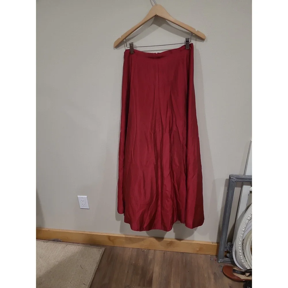 VTG. City Triangles Women SZ 5/6 Red Maxi Skirt black tulle Trimmed under slip.